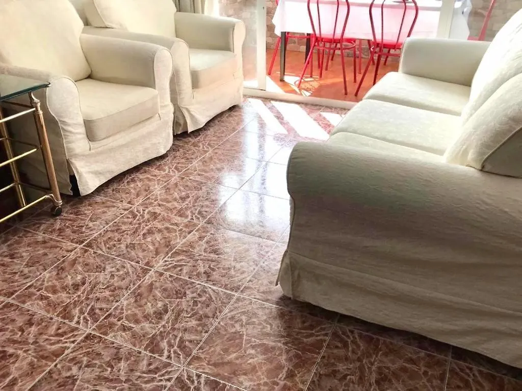 Costamar: Beachfront Family Retreat with Sea Views and Wi-Fi Benalmadena