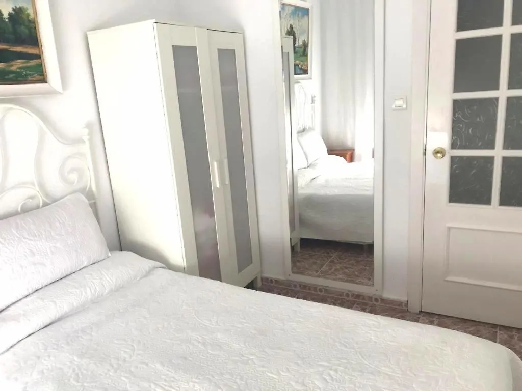 Apartment Costamar: Beachfront Family Retreat with Sea Views and Wi-Fi Benalmadena